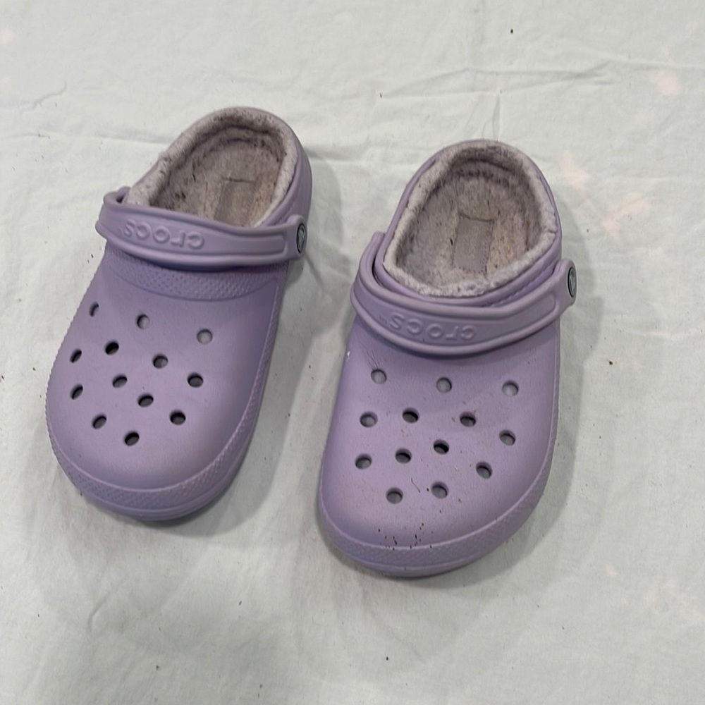 Crocs lined purple size 7 women’s